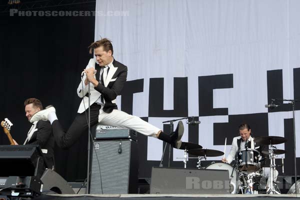 THE HIVES - 2018-06-17 - BRETIGNY-SUR-ORGE - Base Aerienne 217 - Main Stage - Per Almqvist - Arne Christian Jääskeläinen - Karl Johan Marcus Gustavsson